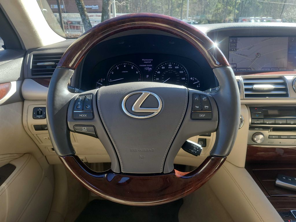 2013 Lexus LS Base photo 17