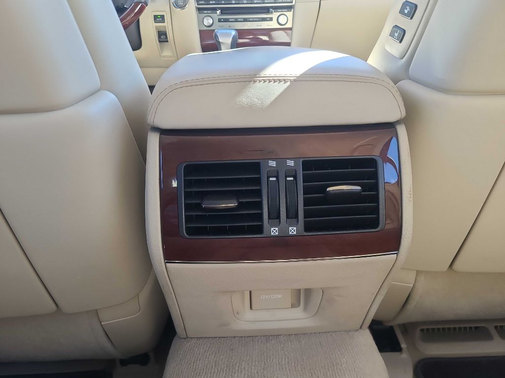 2013 Lexus LS Base photo 25