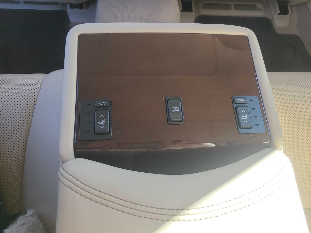 2013 Lexus LS Base photo 27