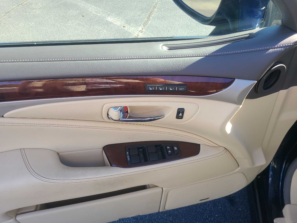 2013 Lexus LS Base photo 28