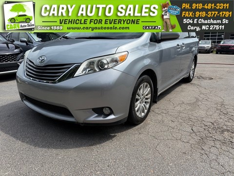 2014 TOYOTA SIENNA XLE