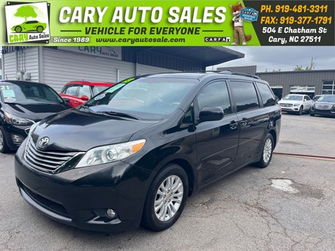 2013 TOYOTA SIENNA XLE
