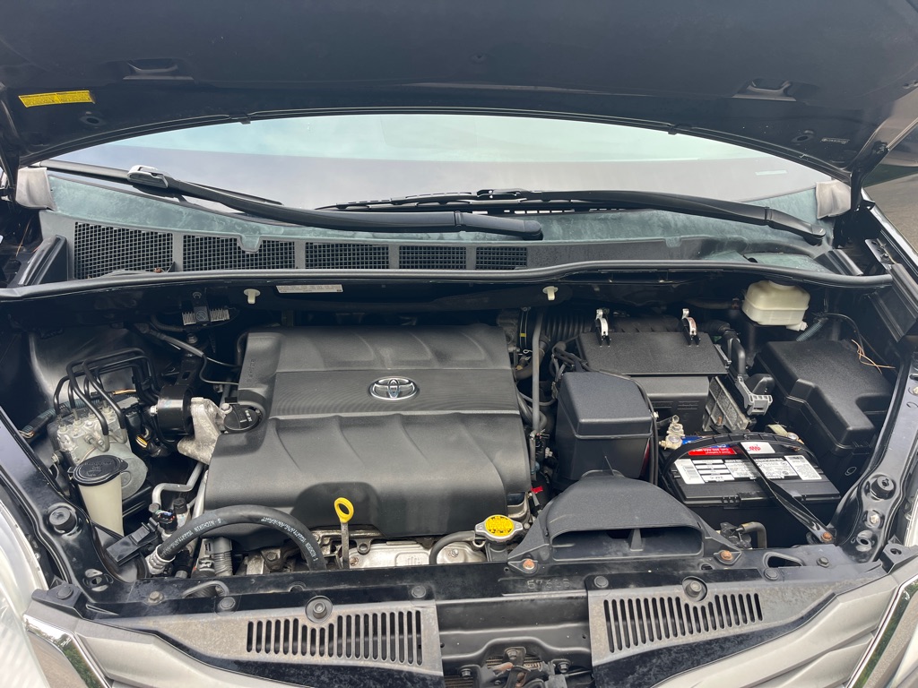 2013 Toyota Sienna XLE photo 22