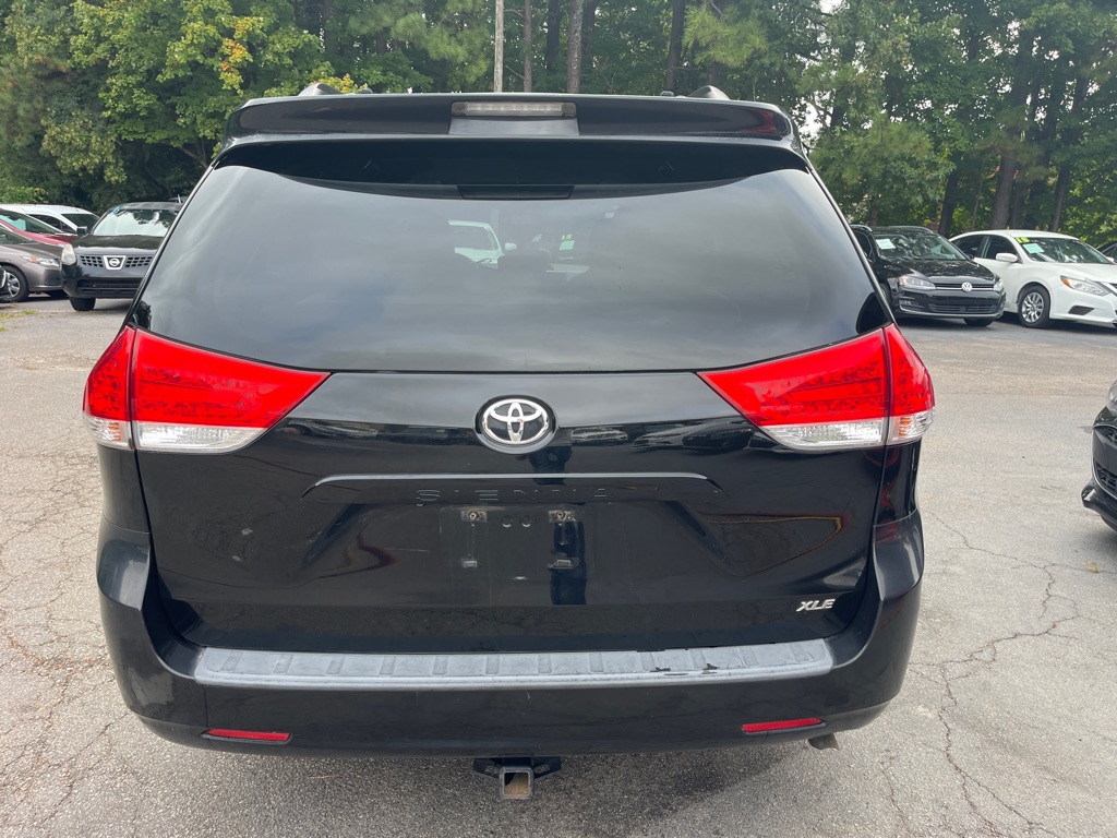 2013 Toyota Sienna XLE photo 4
