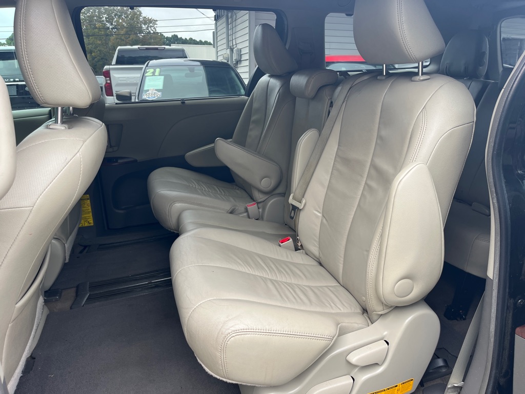 2013 Toyota Sienna XLE photo 7
