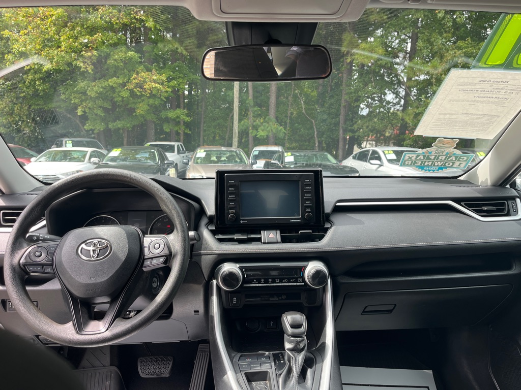 2021 Toyota RAV4 LE photo 7