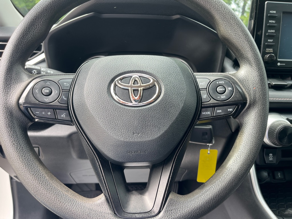 2021 Toyota RAV4 LE photo 10