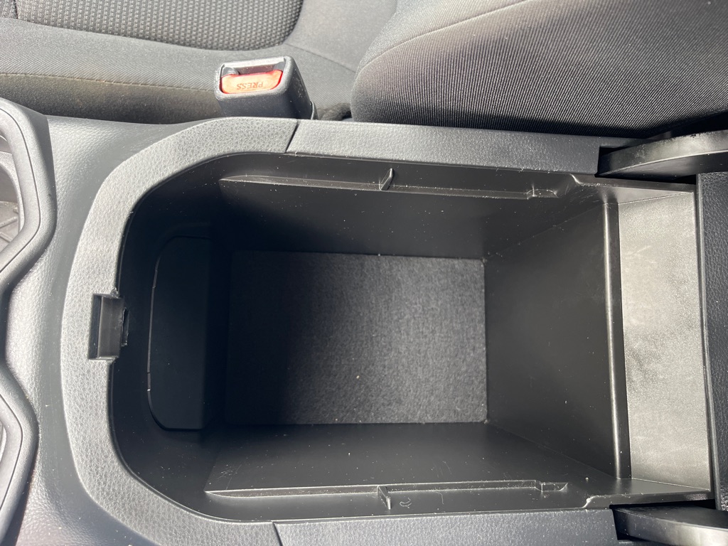 2021 Toyota RAV4 LE photo 17