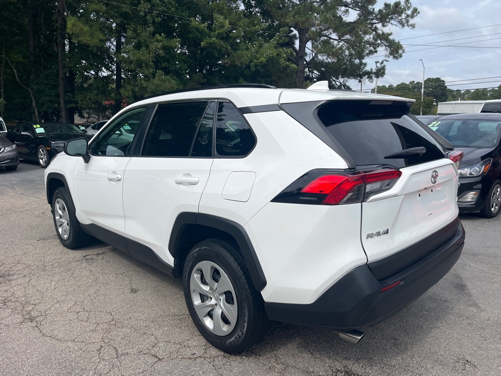 2021 Toyota RAV4 LE photo 2