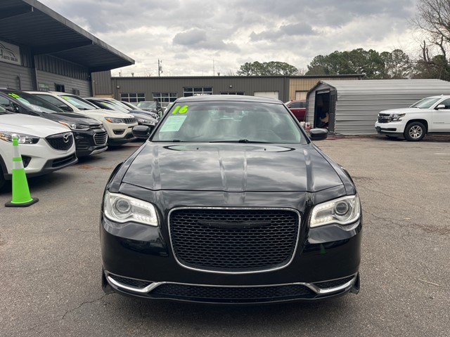 2016 Chrysler 300 Limited's photo