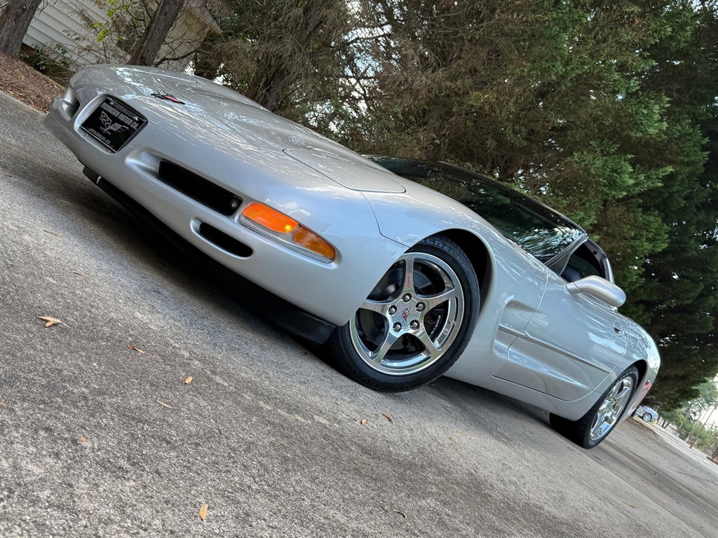2004 Chevrolet Corvette Coupe photo 9