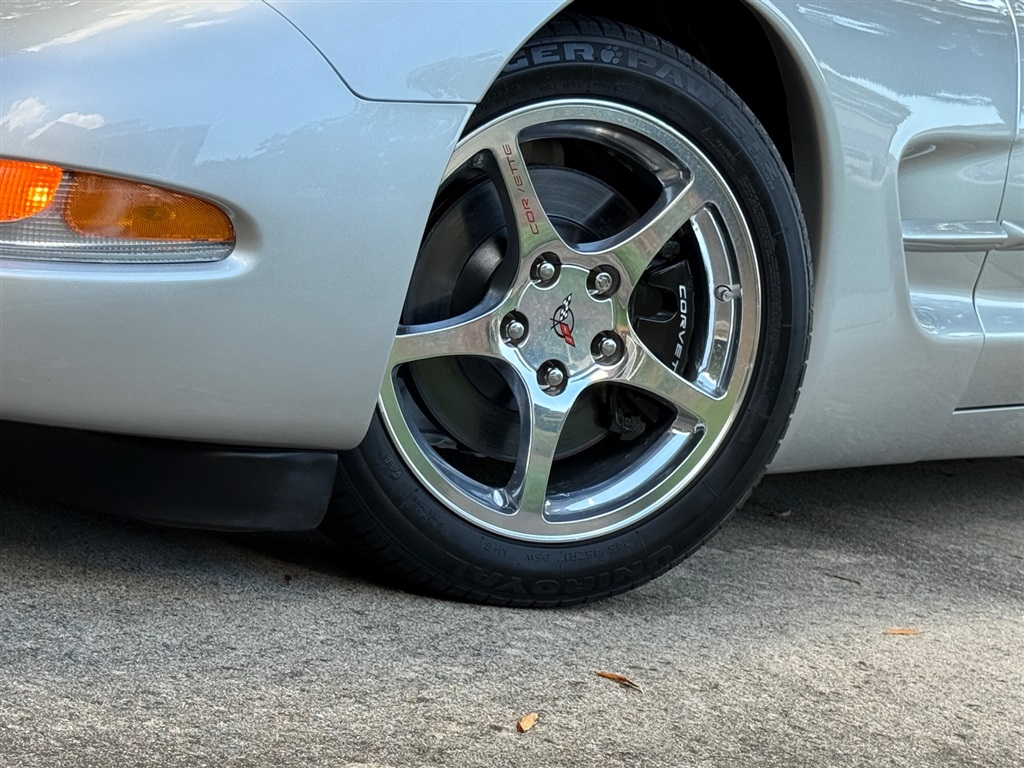 2004 Chevrolet Corvette Coupe photo 10