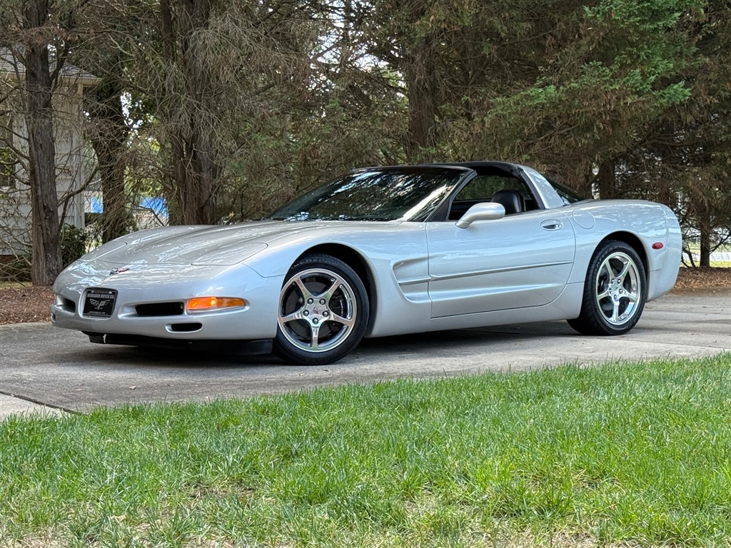 2004 Chevrolet Corvette Coupe photo 13