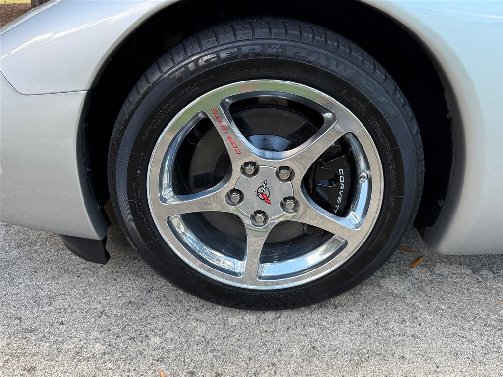 2004 Chevrolet Corvette Coupe photo 23