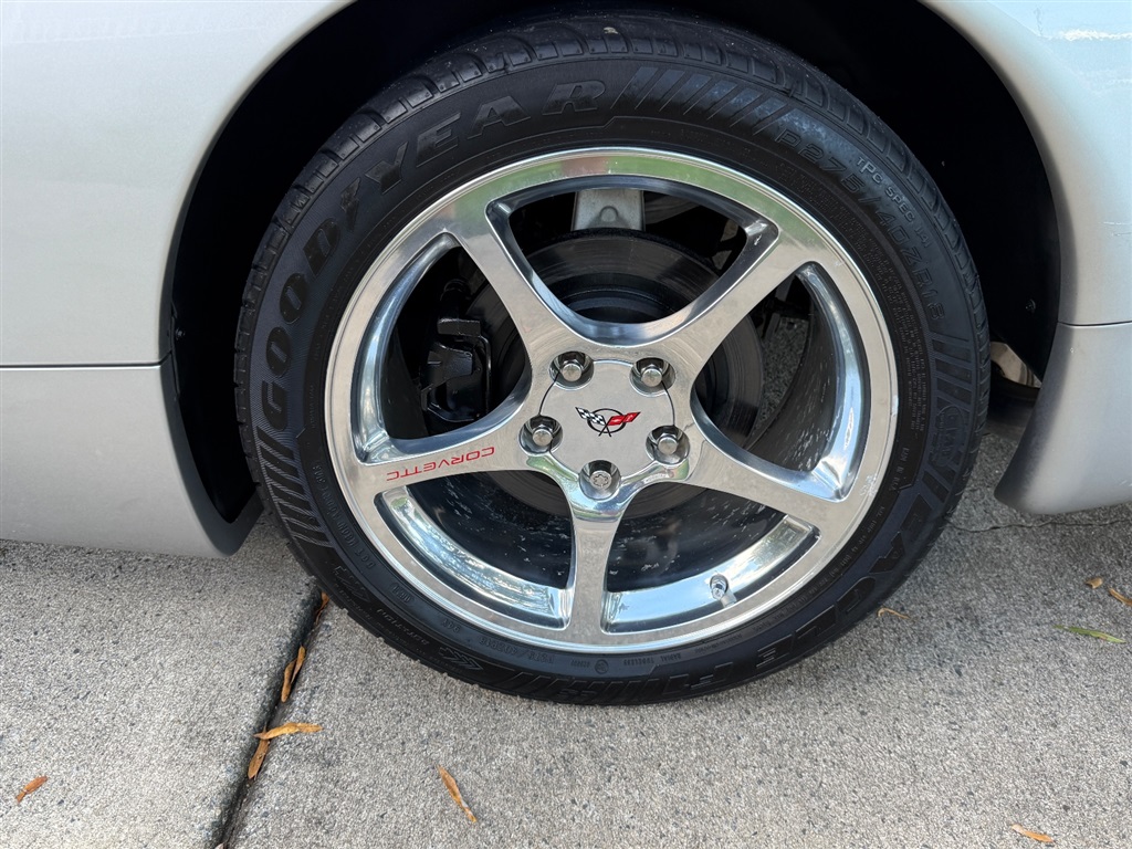 2004 Chevrolet Corvette Coupe photo 24
