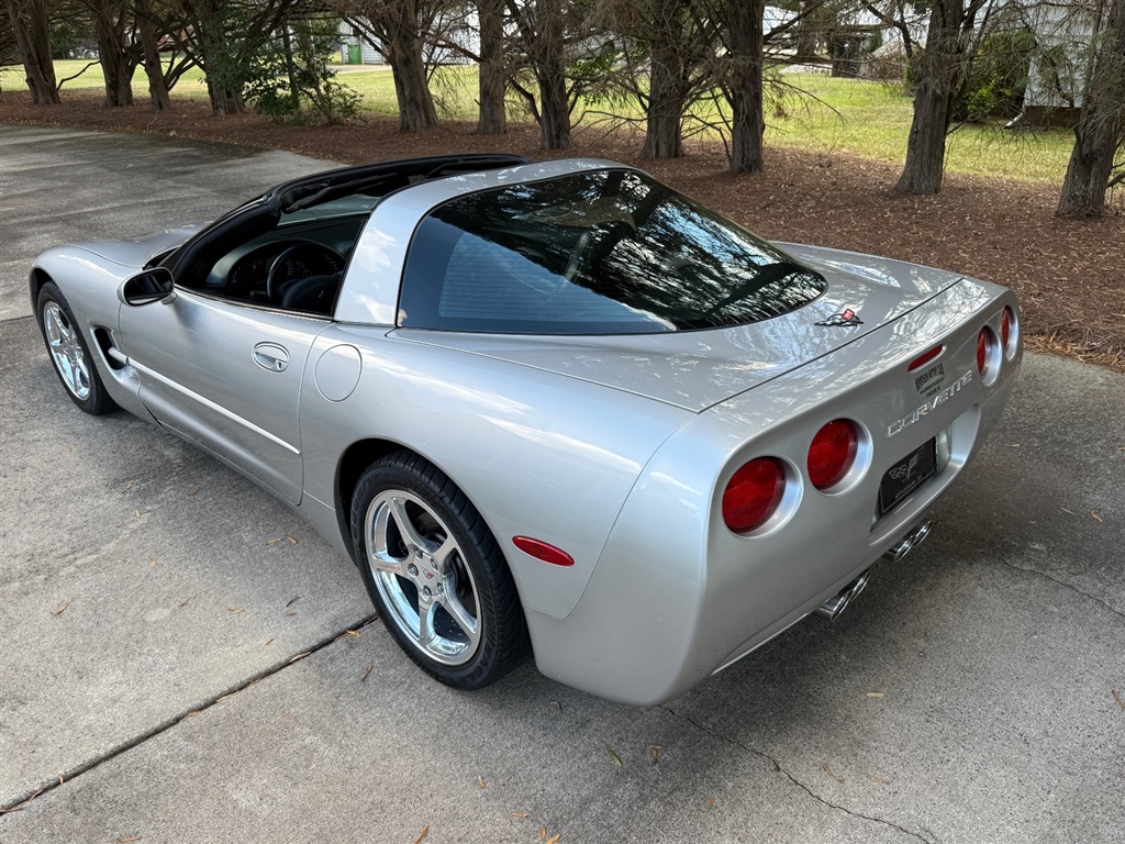 2004 Chevrolet Corvette Coupe photo 26