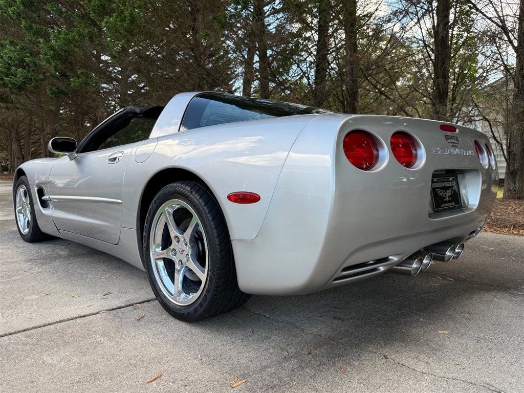 2004 Chevrolet Corvette Coupe photo 27