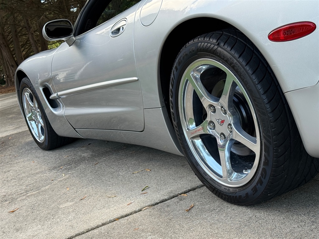 2004 Chevrolet Corvette Coupe photo 28