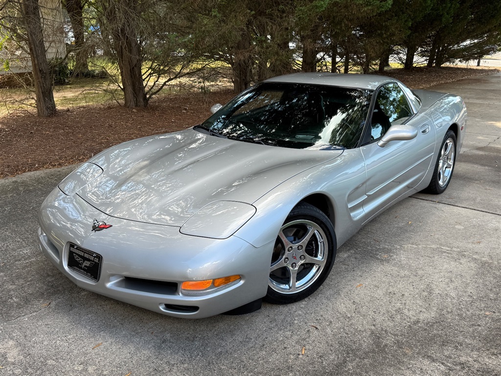 2004 Chevrolet Corvette Coupe photo 2