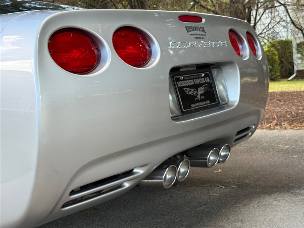 2004 Chevrolet Corvette Coupe photo 29