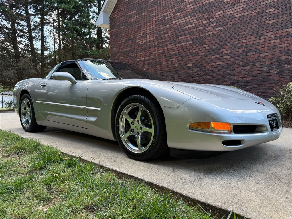 2004 Chevrolet Corvette Coupe photo 30