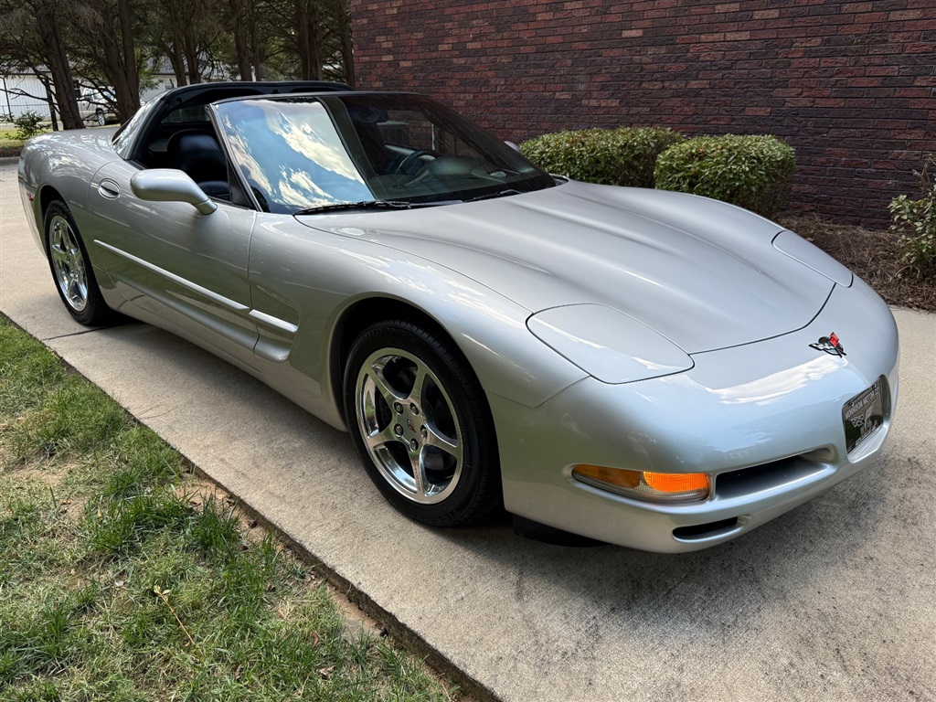 2004 Chevrolet Corvette Coupe photo 31
