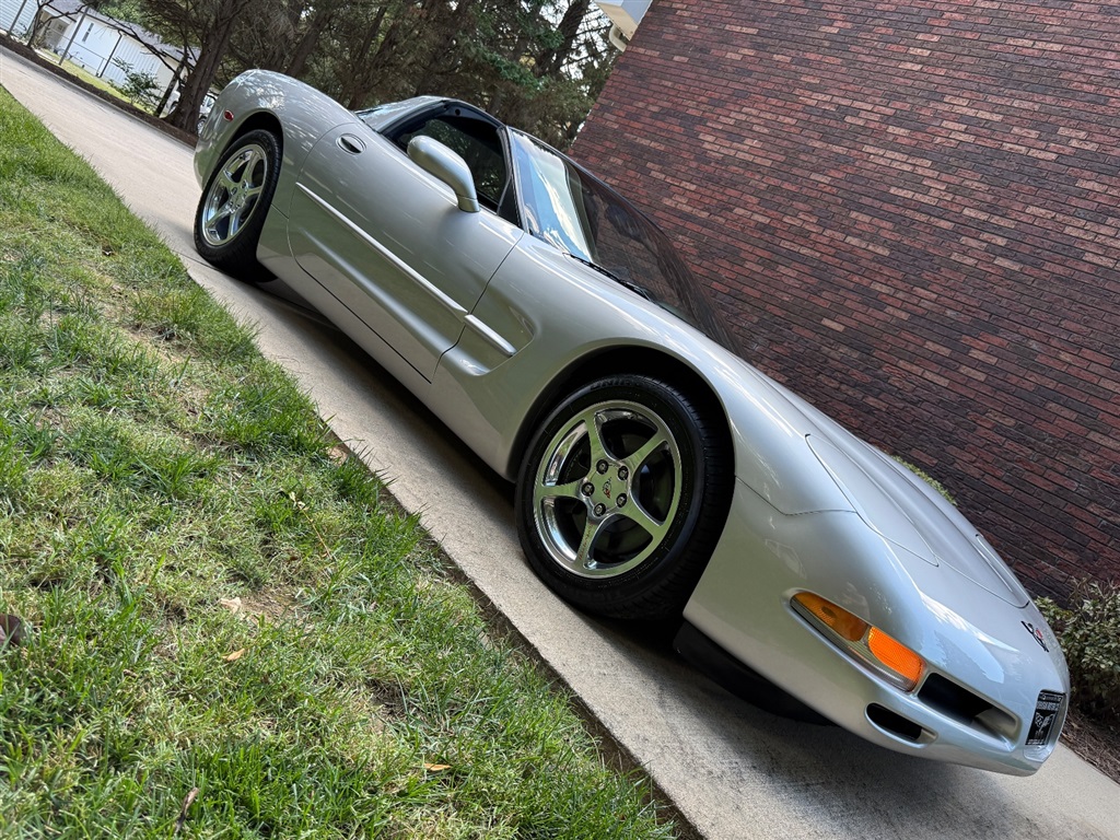 2004 Chevrolet Corvette Coupe photo 33
