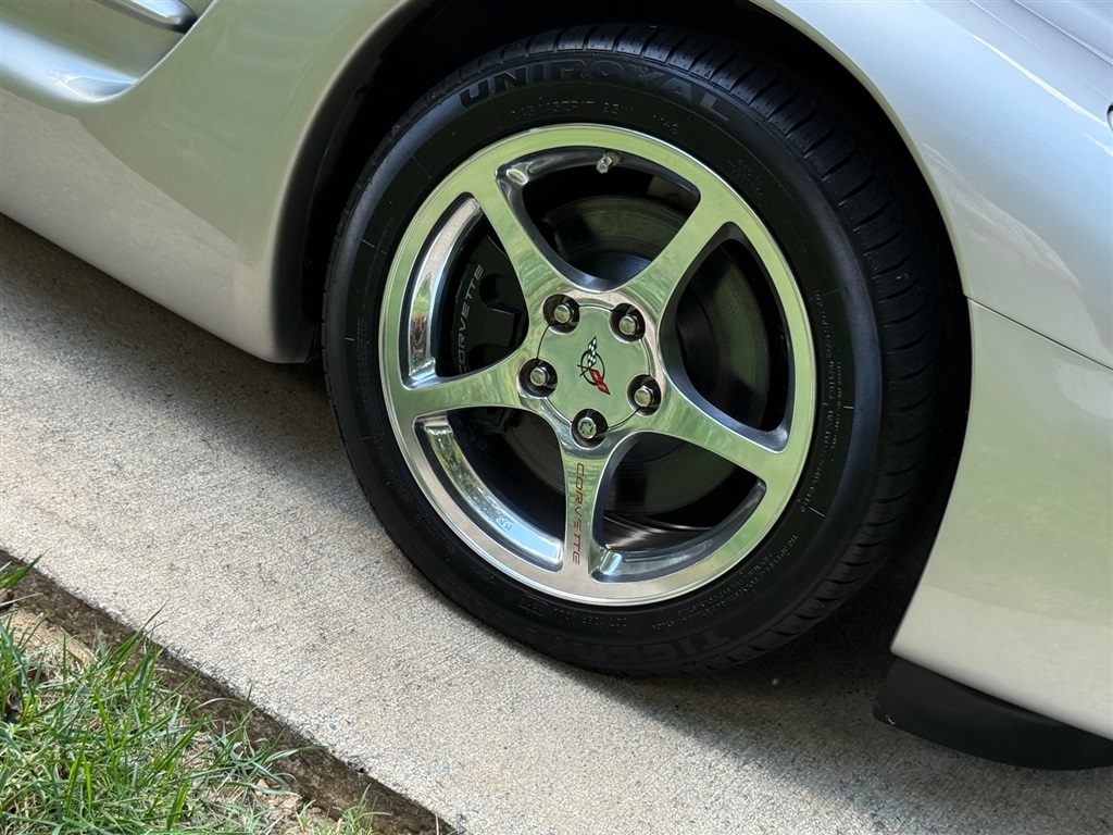 2004 Chevrolet Corvette Coupe photo 34