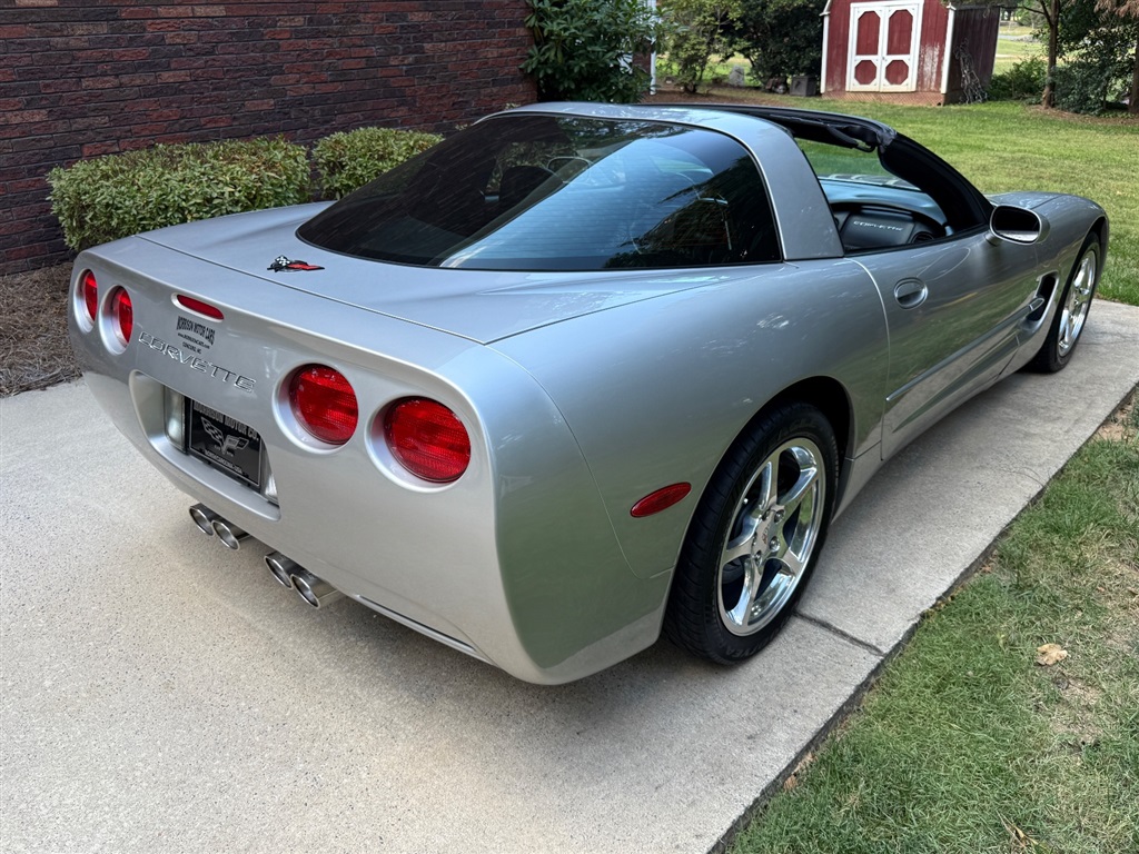 2004 Chevrolet Corvette Coupe photo 38