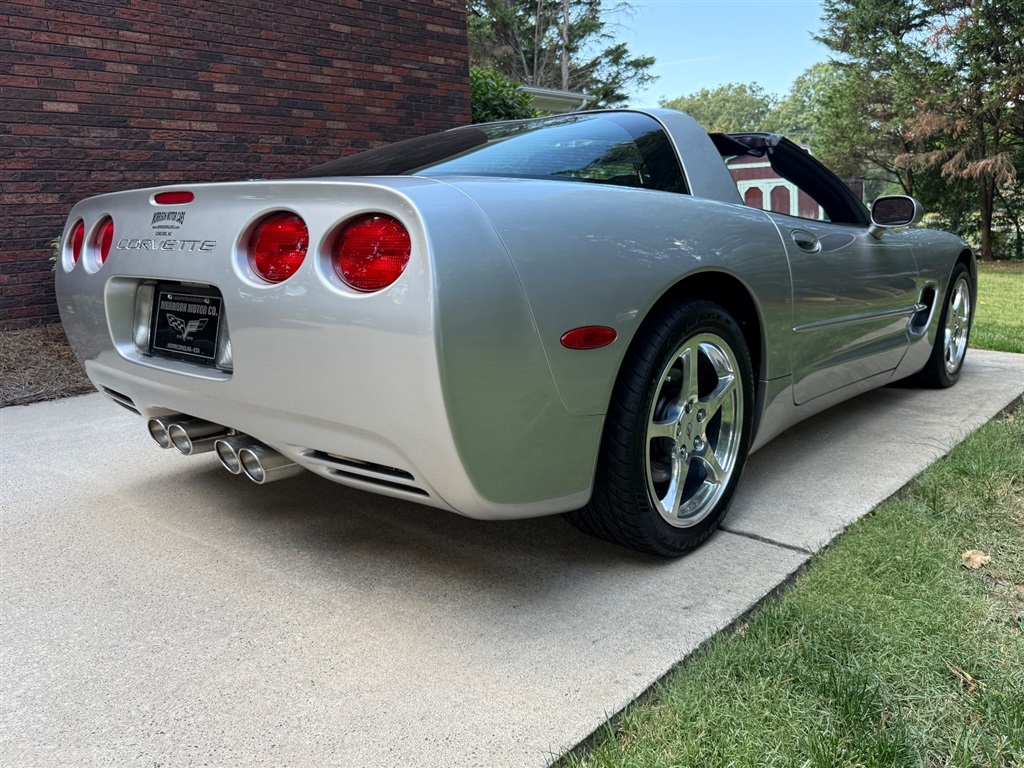 2004 Chevrolet Corvette Coupe photo 39