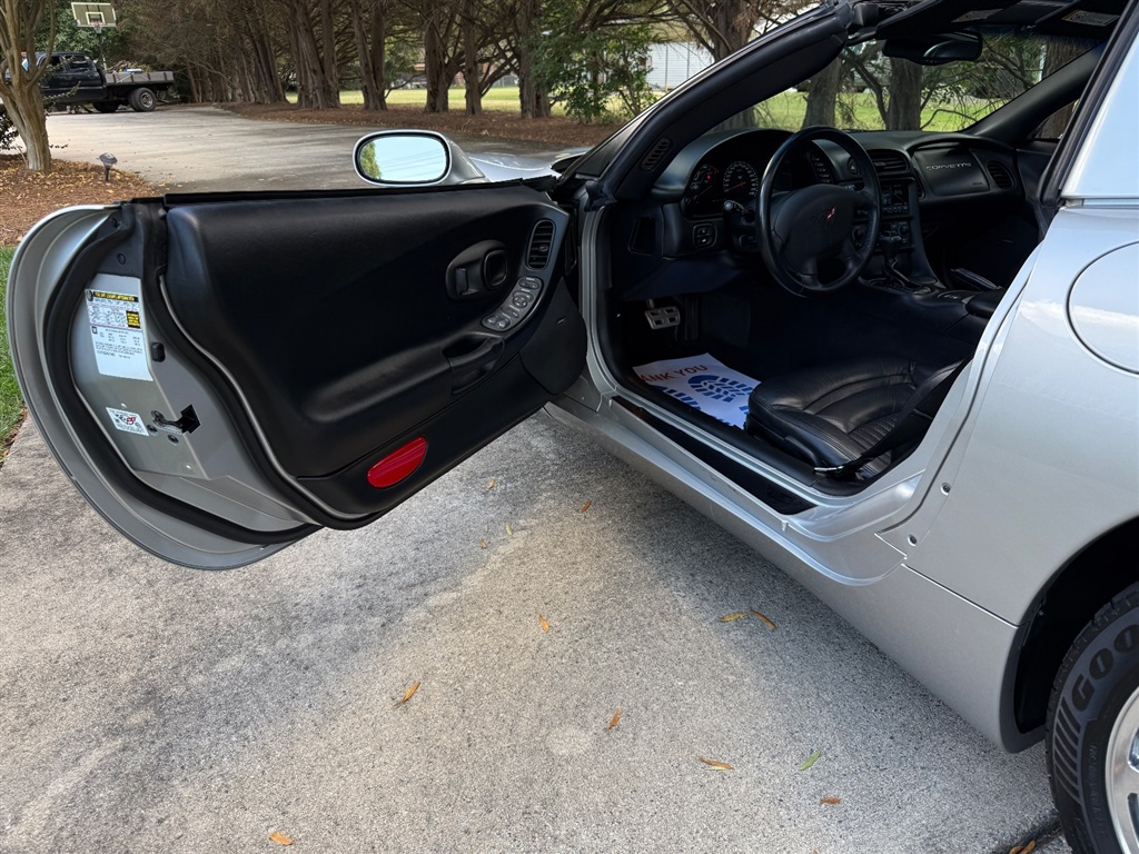 2004 Chevrolet Corvette Coupe photo 42