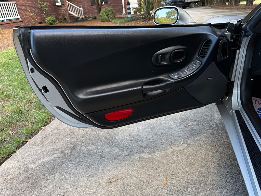 2004 Chevrolet Corvette Coupe photo 43