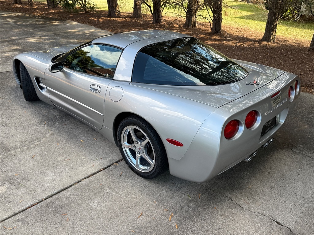 2004 Chevrolet Corvette Coupe photo 4