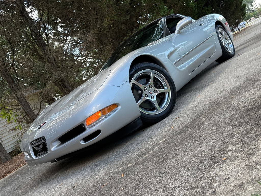 2004 Chevrolet Corvette Coupe photo 8