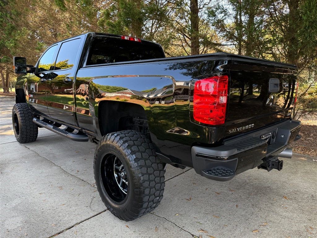 2017 Chevrolet Silverado 2500HD LTZ photo 20