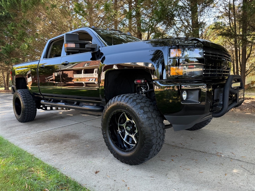 2017 Chevrolet Silverado 2500HD LTZ photo 25