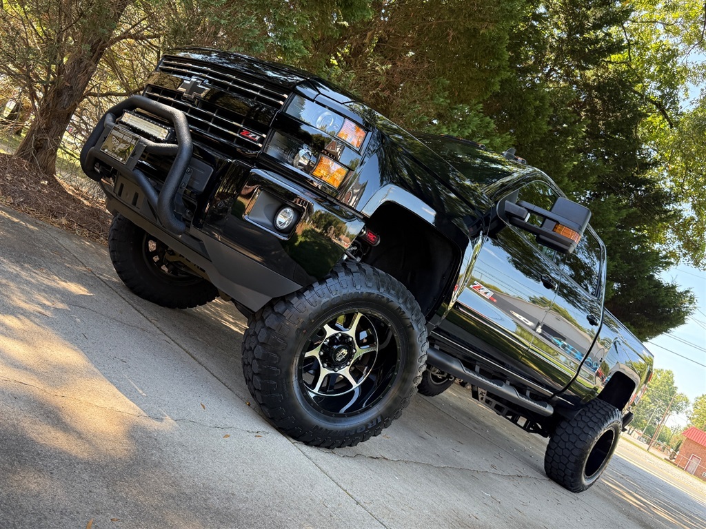 2017 Chevrolet Silverado 2500HD LTZ photo 2