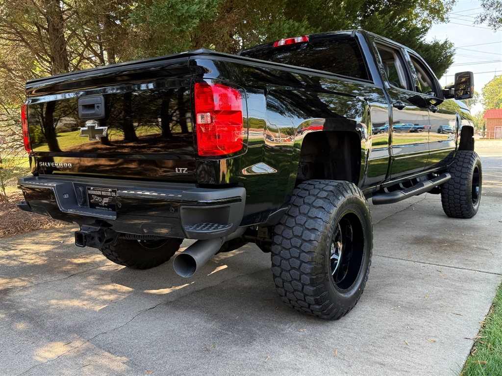 2017 Chevrolet Silverado 2500HD LTZ photo 35