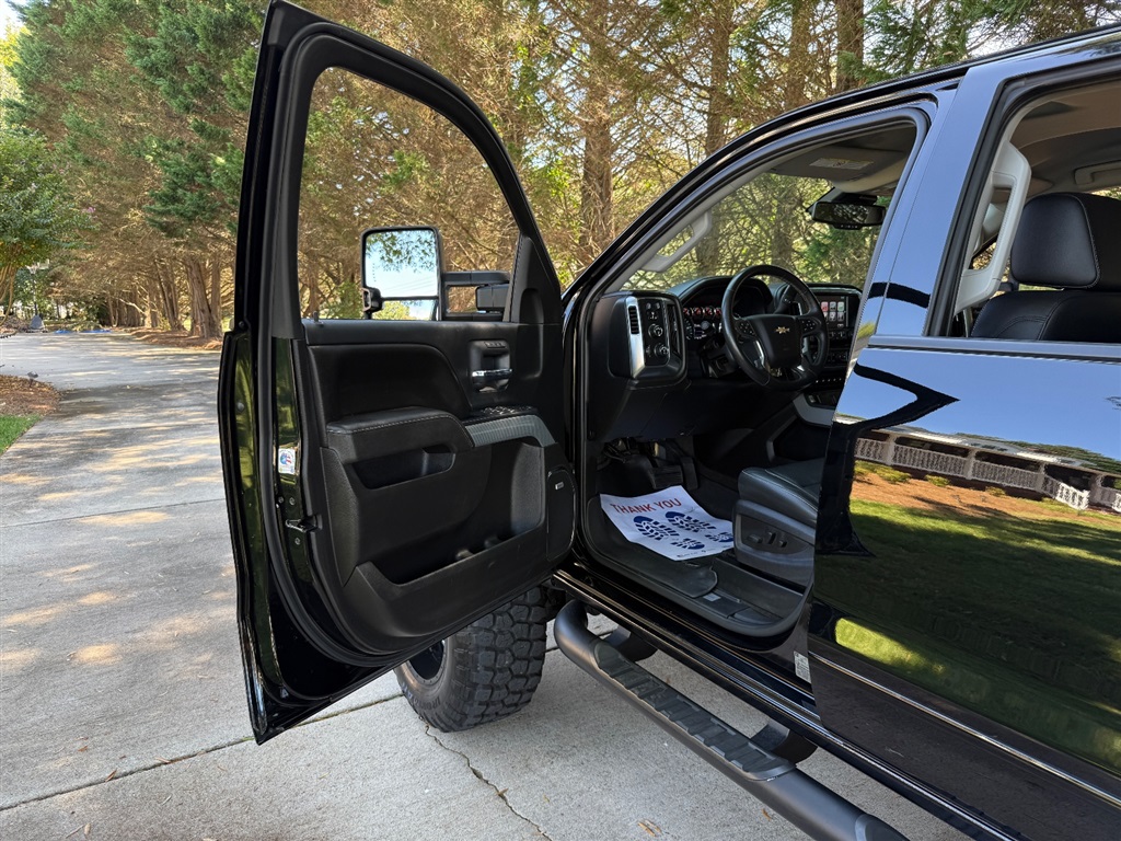 2017 Chevrolet Silverado 2500HD LTZ photo 38