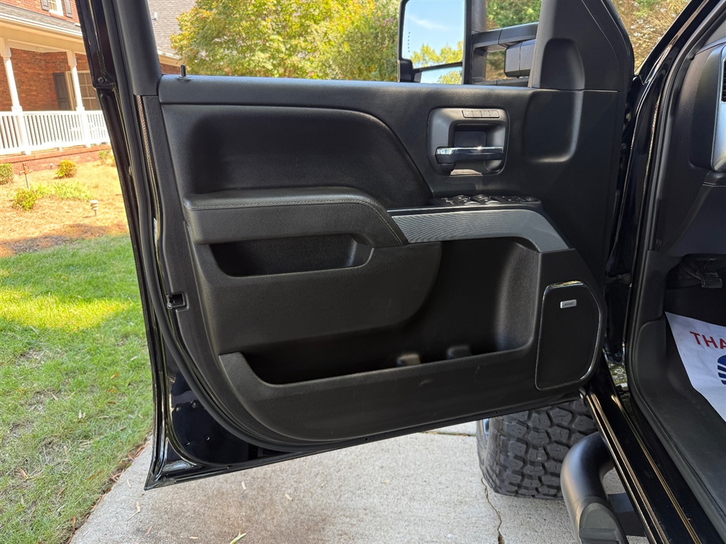 2017 Chevrolet Silverado 2500HD LTZ photo 39