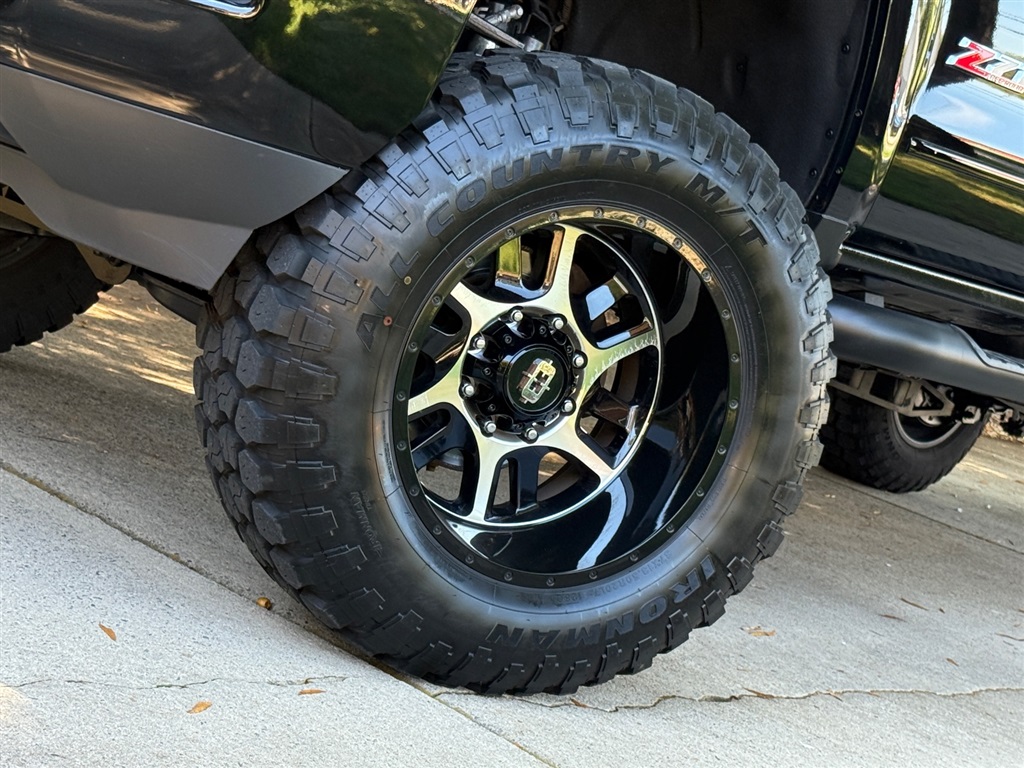 2017 Chevrolet Silverado 2500HD LTZ photo 3