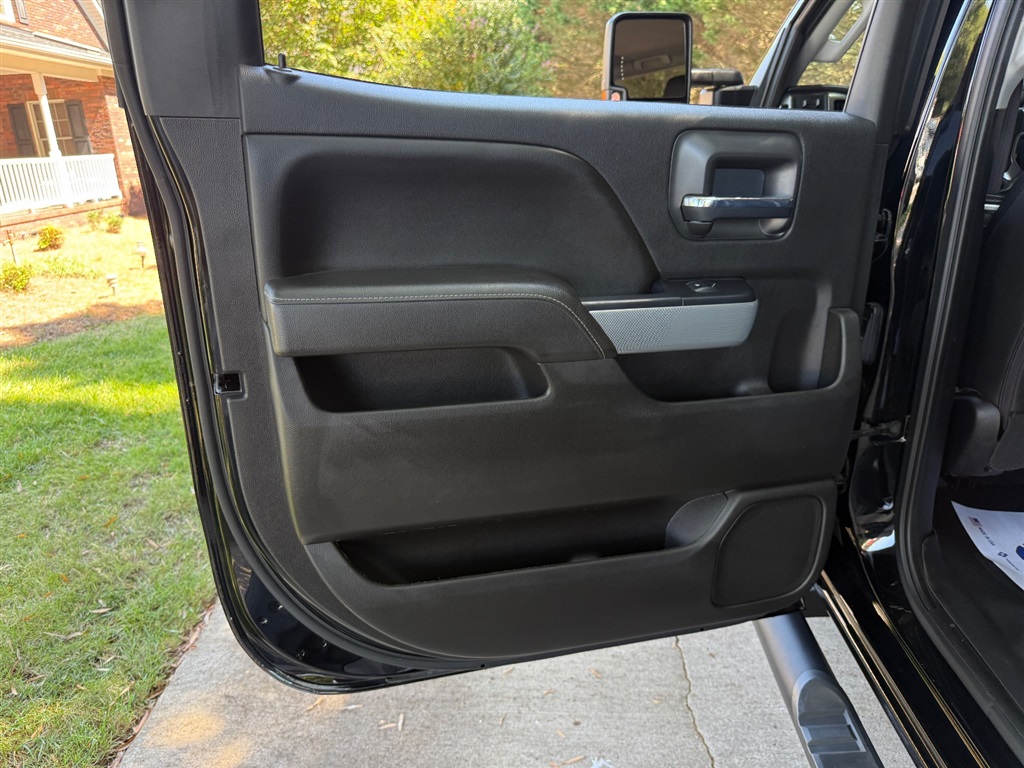2017 Chevrolet Silverado 2500HD LTZ photo 54