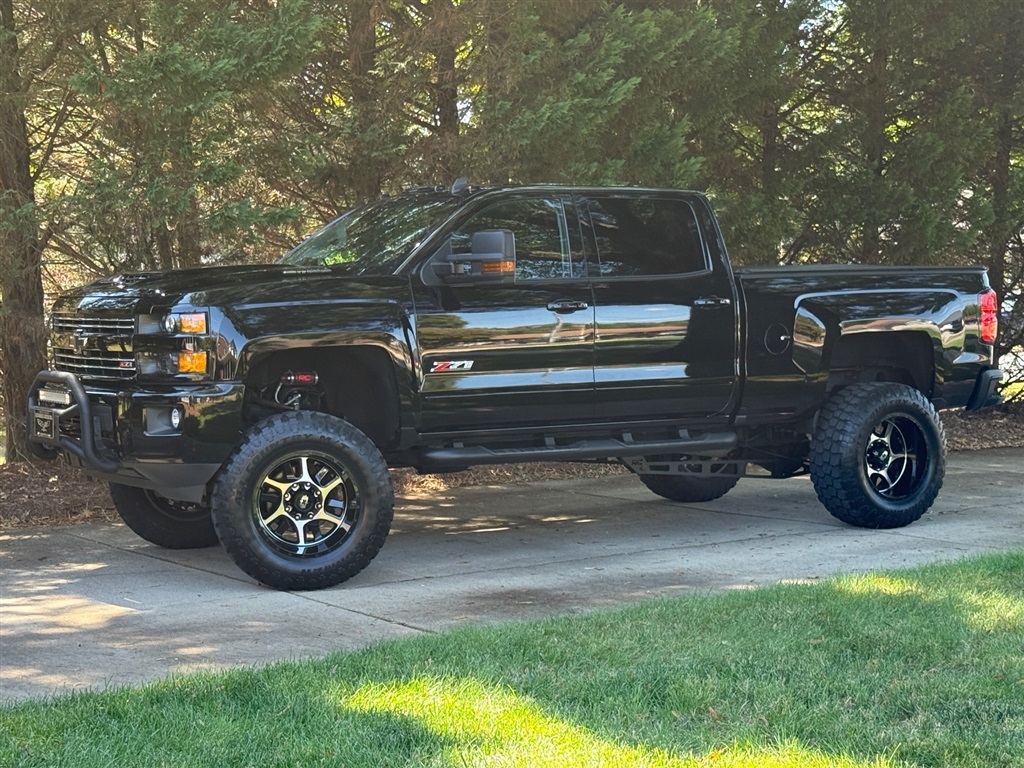2017 Chevrolet Silverado 2500HD LTZ photo 7