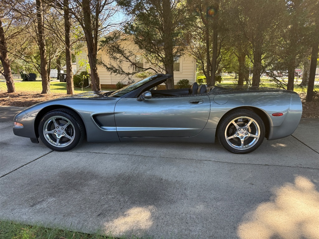 2004 Chevrolet Corvette Convertible photo 20