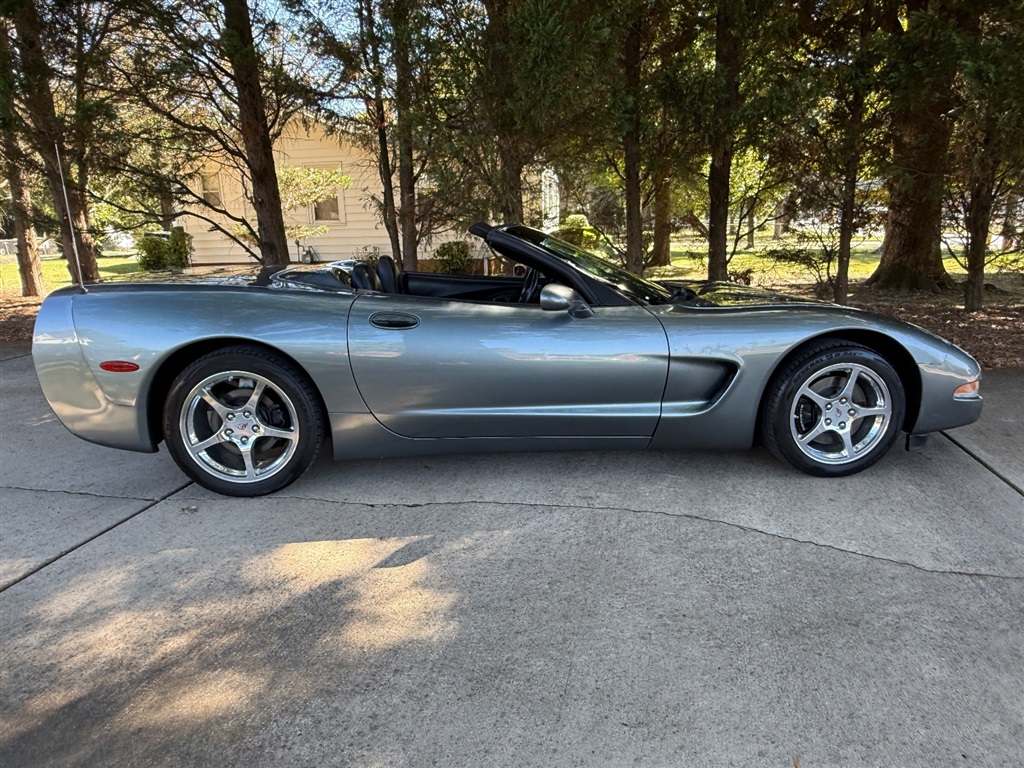 2004 Chevrolet Corvette Convertible photo 33