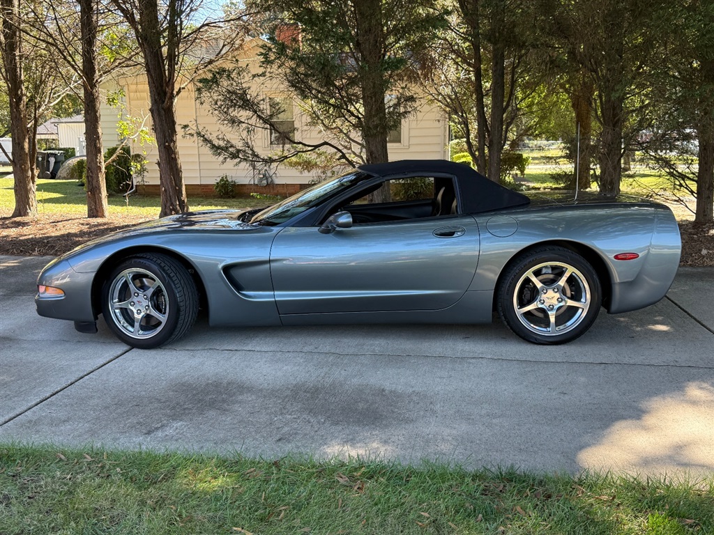 2004 Chevrolet Corvette Convertible photo 4
