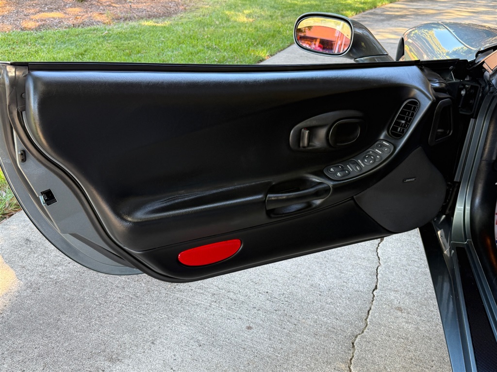 2004 Chevrolet Corvette Convertible photo 38
