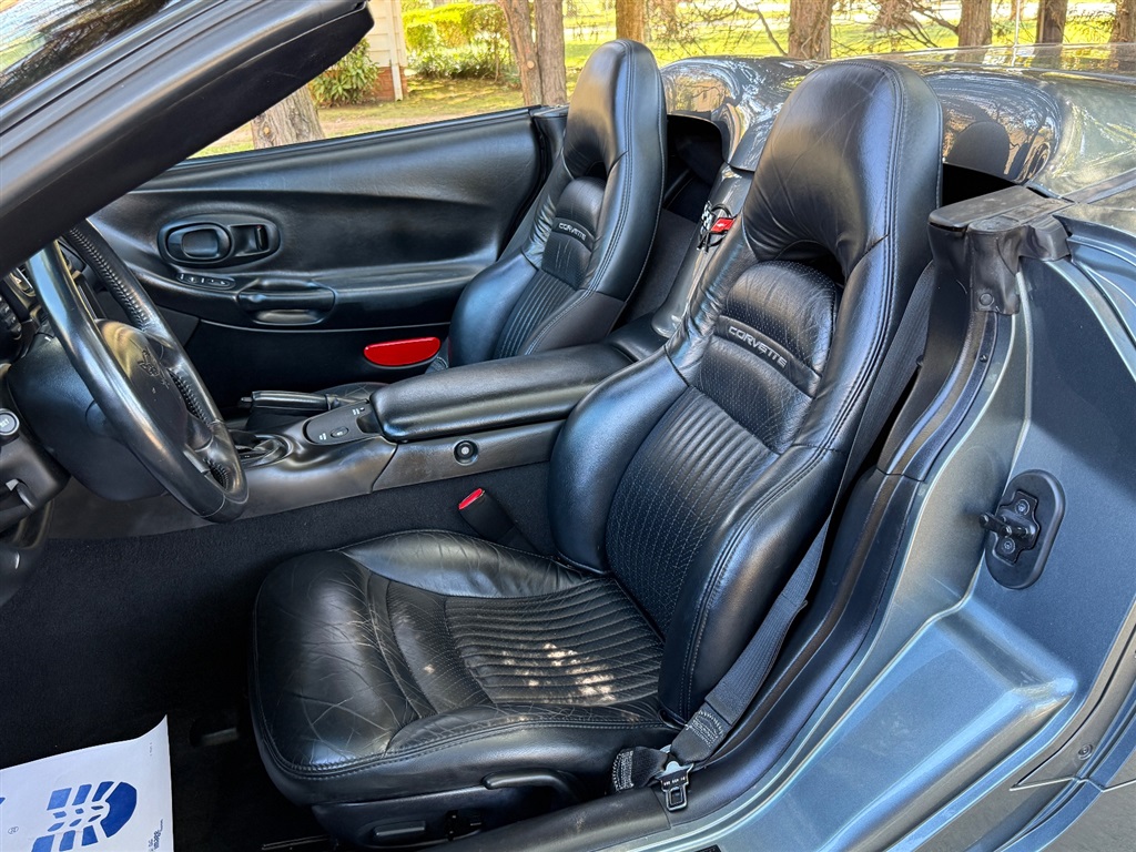 2004 Chevrolet Corvette Convertible photo 41