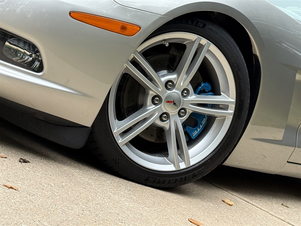 2008 Chevrolet Corvette Coupe 2LT photo 9