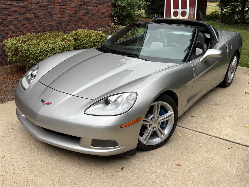 2008 Chevrolet Corvette Coupe 2LT photo 10